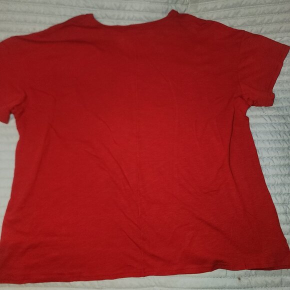 NWT~MAURICES~Plus Size Red Short Sleeve T-Shirt~Sz 2X - Picture 2 of 2